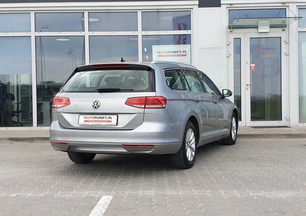 Volkswagen Passat cena 77900 przebieg: 137416, rok produkcji 2018 z Bieżuń małe 379